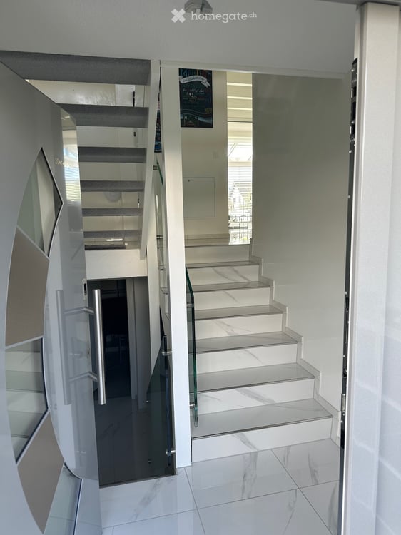 Grosszügiges 7.5-Zimmer-Einfamilienhaus in Brislach 2