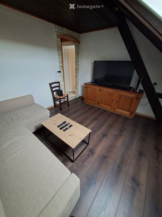 Charmant appartement mansardé de 4 pièces à louer à Le Noirmont 3