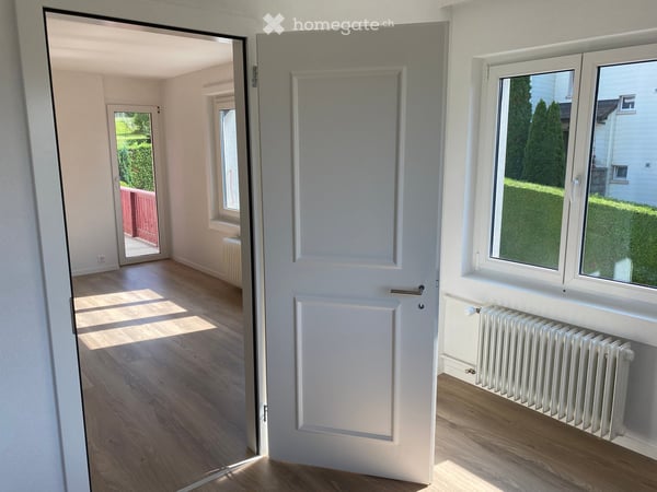 Très beau 4.5 pièces entièrement rénové - sehr schöne 4.5-Zi-Wo neu renoviertAppartement à Fribourg 3