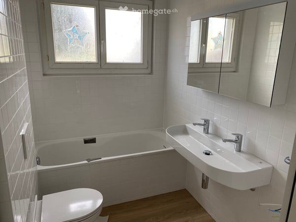 Très beau 4.5 pièces entièrement rénové - sehr schöne 4.5-Zi-Wo neu renoviertAppartement à Fribourg 7