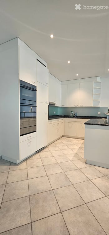 Helle 4.5-Zimmer-Wohnung mit Balkon/Wintergarten/Terrasse in Zug – ruhige Lage, modern ausgestattet 3