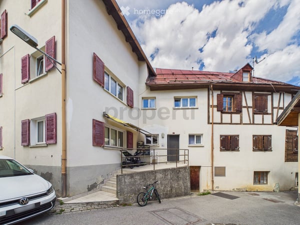 Charmante 5.5-Zimmer-Altbauwohnung in Tamins – renoviert und ruhig gelegen 1