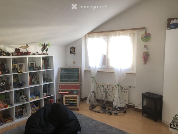 Charmante 5.5-Zimmer-Altbauwohnung in Tamins – renoviert und ruhig gelegen 4