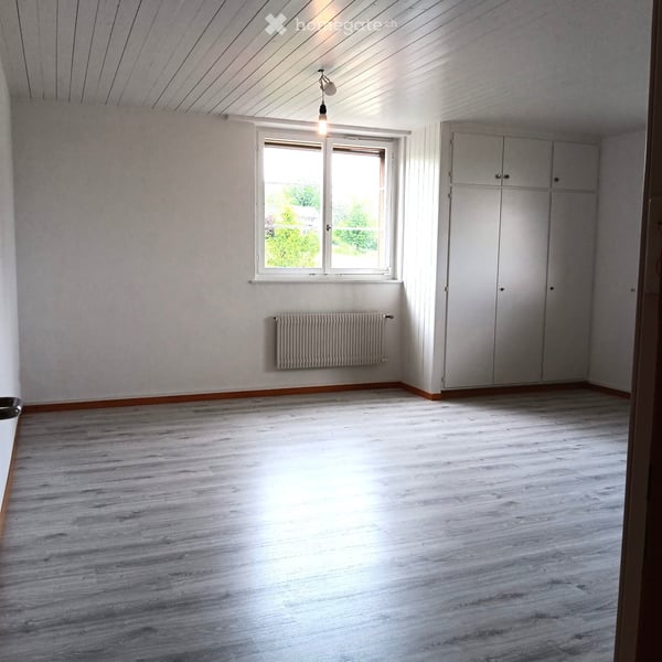 Sehr grosse 7.5-Zimmer-Wohnung mit 2 zusätzlichen Durchgangsräumen 9