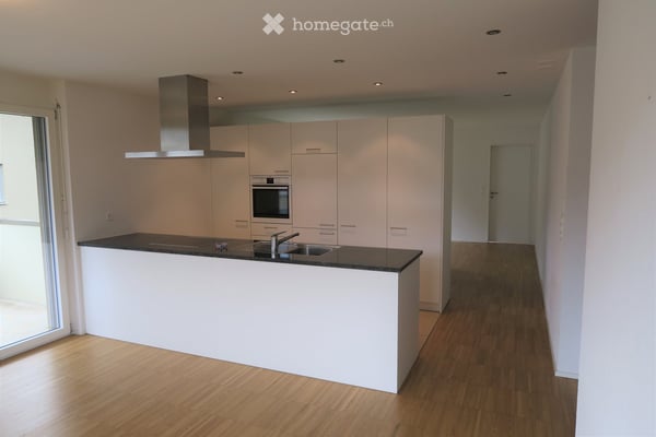 Helle 5.5-Zimmer-Wohnung mit Balkon und Garage in Zeihen 2