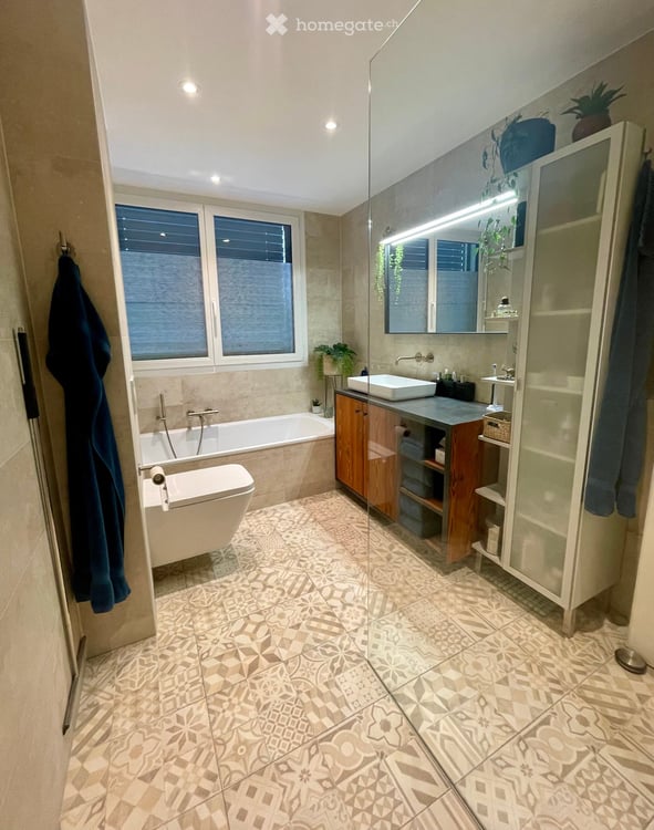 Helle 3.5-Zimmer-Wohnung mit Balkon in Sugiez – modern und ruhig gelegen 3