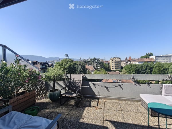 Spacious 7-Room Duplex Apartment with Two Terraces and Balcony in the centre of Saint Jean
