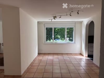 Helle 4.5-Zimmer-Wohnung mit Balkon in ruhiger Lage in Widen 2