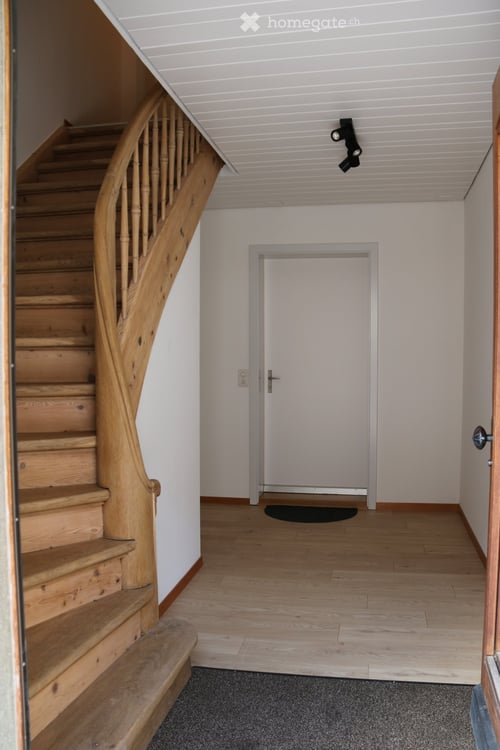 Charmante 5.5-Zimmer-Maisonette-Wohnung in Huttwil 2