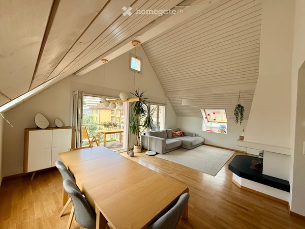 Charming 3.5-Room Attic Apartment with Balcony in Zürich 8045