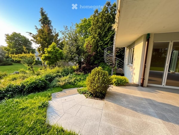 Gartenwohnung mit Seeblick-Terrasse in Küsnacht