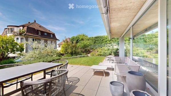 Edle Gartenwohnung mit teilweiser Seesicht!