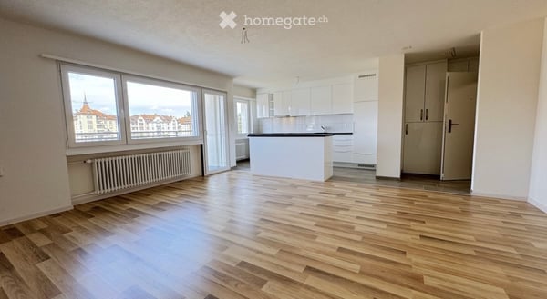 2.5-Room Apartment with Balcony and City Views in St. Gallen 2