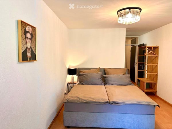 Möblierte, frisch renovierte 2.5-Zimmer-Wohnung mit Balkon an der Kannenfeldstrasse in Basel 8