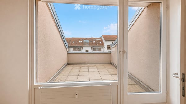 Charmante 6.5-Zimmer-Wohnung mit Kamin und Balkon in Basel 8