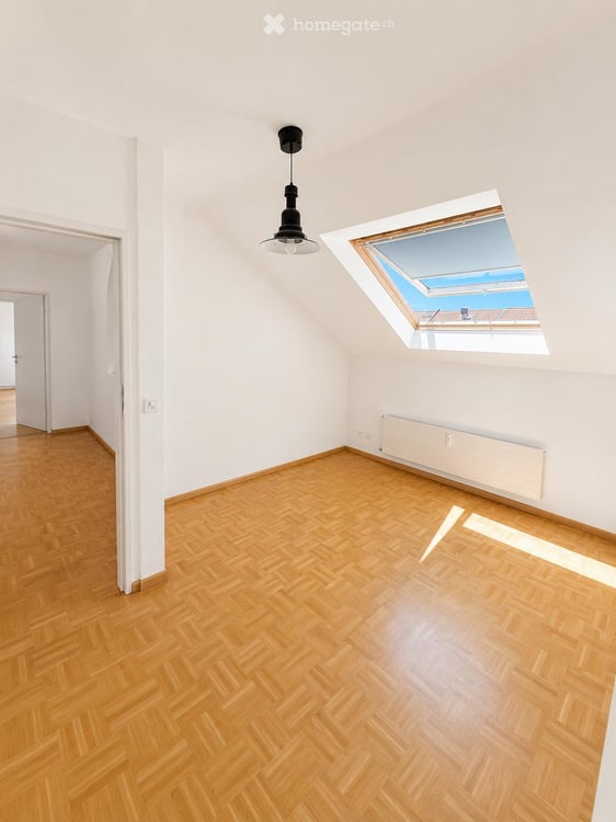 Charmante 6.5-Zimmer-Wohnung mit Kamin und Balkon in Basel 7