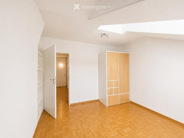 Charmante 6.5-Zimmer-Wohnung mit Kamin und Balkon in Basel 4