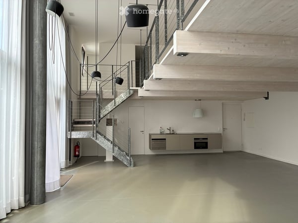 Lichtdurchfluteter Loft-Büroraum oder Atelier mit Galerie - vielseitig nutzbar 2