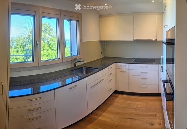 Charmante 4-Zimmer-Dachgeschosswohnung an der Zugerbergstrasse 11