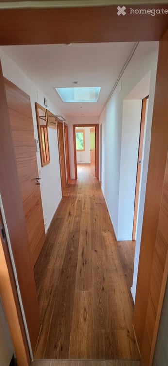 Charmante 4-Zimmer-Dachgeschosswohnung an der Zugerbergstrasse 8