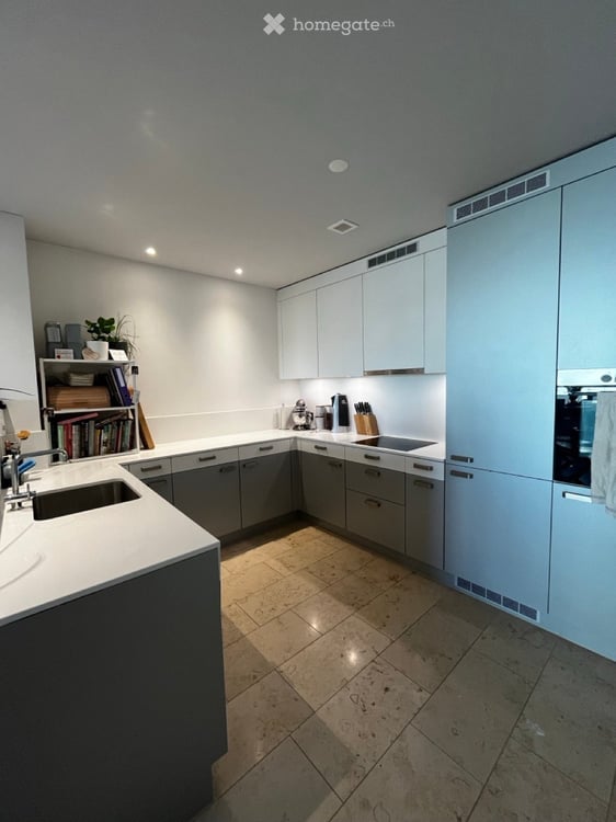 Moderne 5.5-Zimmer-Wohnung mit Balkon und Aussicht in Zürich-Altstetten 3
