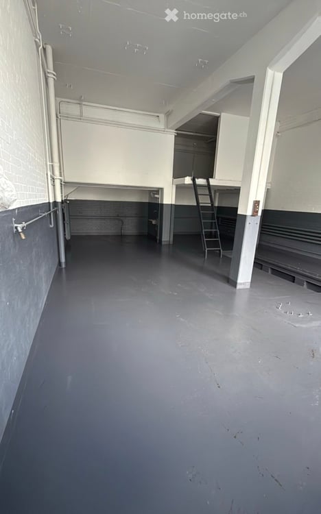 Geräumige Werkstatt mit hohen Decken an ruhiger Lage in Rüti ZH 2