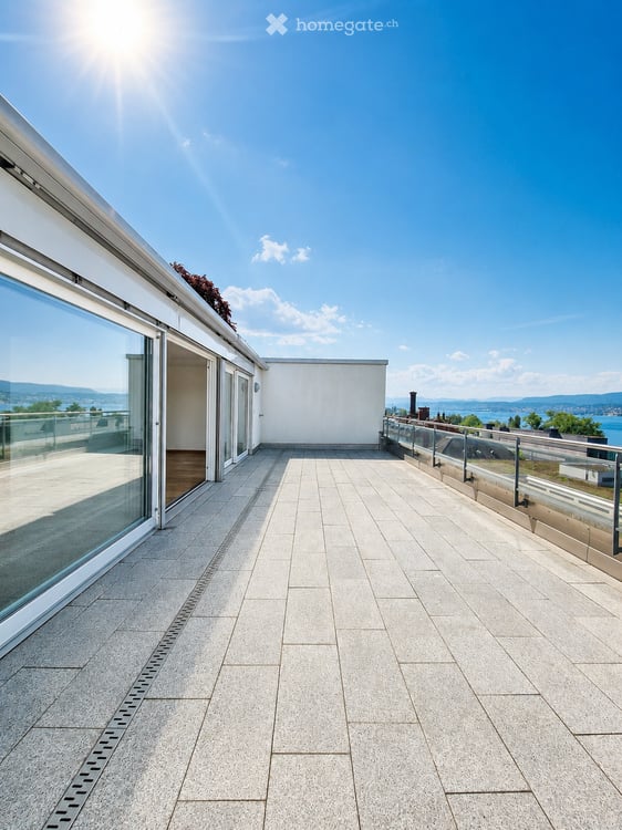 Exklusive 4.5-Zimmer-Attikawohnung mit Seesicht pur – 3 Terrassen und 131.4 m² Wohlfühlräume ❤️ 4