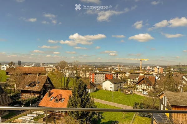 Zentrale 4.5-Zimmer-Attikawohnung mit traumhaften Weitblick auf See