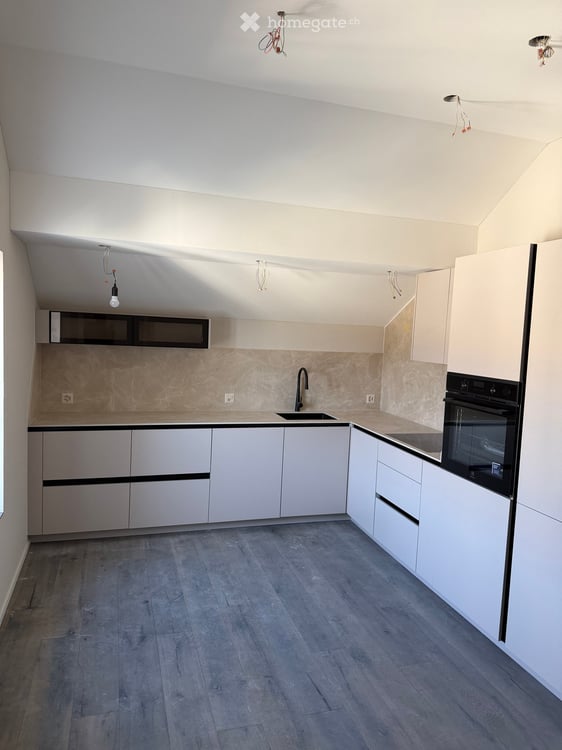 Helle 4.5-Zimmer-Dachwohnung in Rüti ZH – Sofort verfügbar! 2