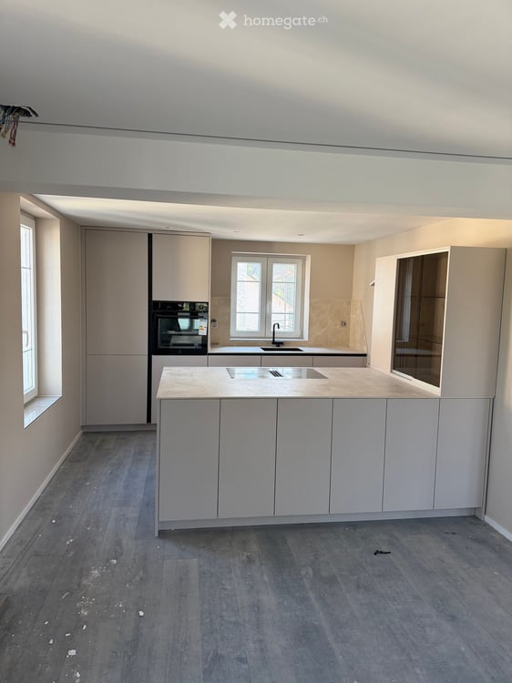 Helle 4.5-Zimmer-Dachwohnung in Rüti ZH – Sofort verfügbar!