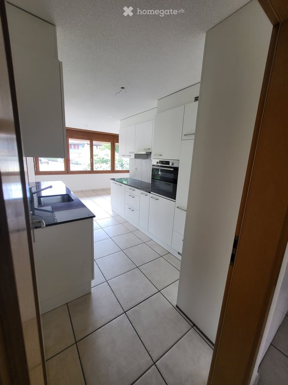Appartement 3.5 pièces lumineux avec balcon à Biel/Bienne 2