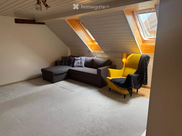 Charmante 2.5-Zimmer-Dachwohnung in Ottikon (Gossau ZH) 2