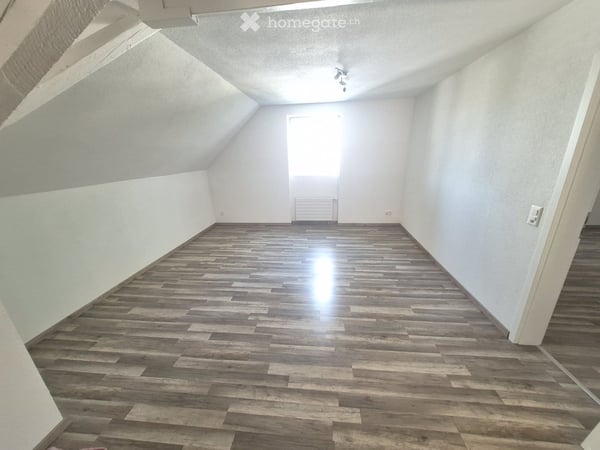 Charmante 3-Zimmer-Dachgeschosswohnung in Lupfig – ab sofort verfügbar
