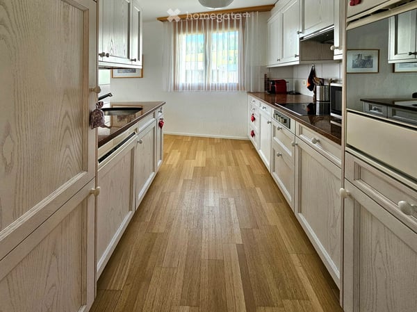 Charmante 2.5-Zimmer-Wohnung mit Balkon und herrlicher Aussicht in Flims Dorf 4