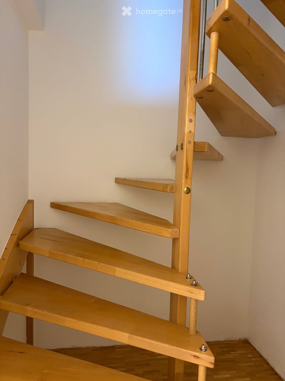 Geräumige 6-Zimmer-Maisonette-Wohnung an ruhiger Lage in Hittnau