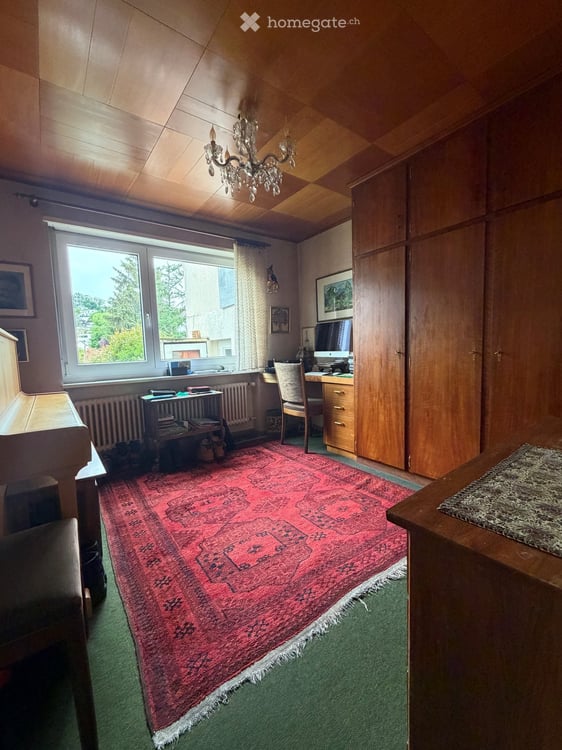 5.5-Zimmer Einfamilienhaus mit Einliegerwohnung sehr zentral gelegen mit Pool 6