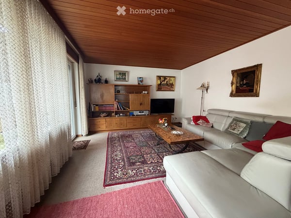 5.5-Zimmer Einfamilienhaus mit Einliegerwohnung sehr zentral gelegen mit Pool 4