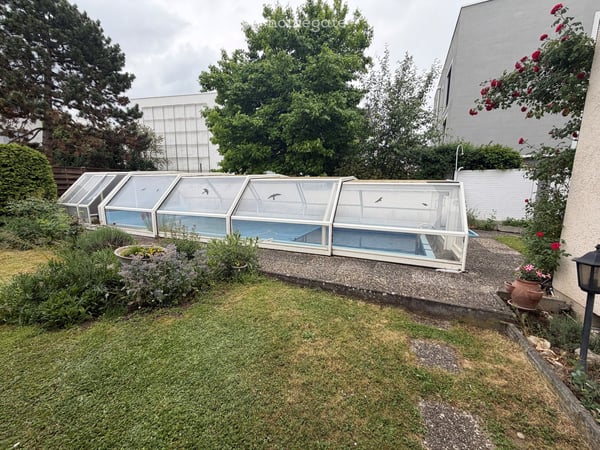 5.5-Zimmer Einfamilienhaus mit Einliegerwohnung sehr zentral gelegen mit Pool 14