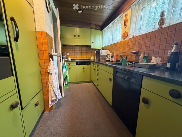 5.5-Zimmer Einfamilienhaus mit Einliegerwohnung sehr zentral gelegen mit Pool 8