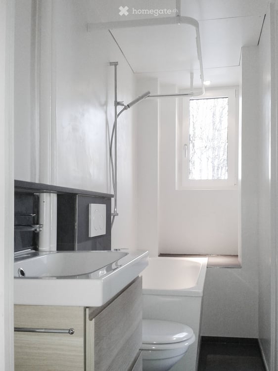 Charmante 5.5-Zimmer-Wohnung mit Balkon und Weitblick im Grünen 7