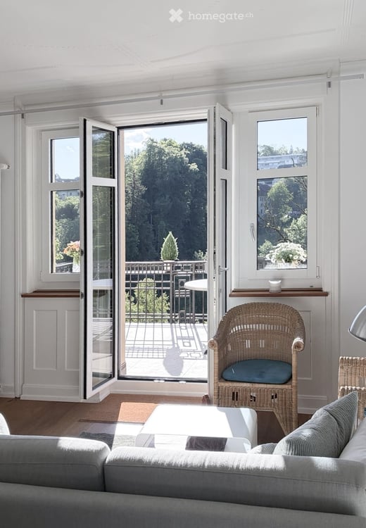 Charmante 5.5-Zimmer-Wohnung mit Balkon und Weitblick im Grünen 4