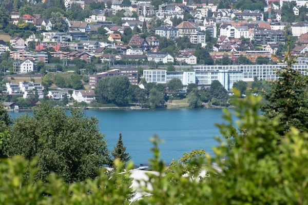 Charmante 4.5-Zimmer-Wohnung mit Berg- und Seesicht in Herrliberg 5
