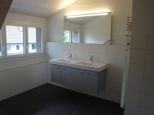 Charmanter 3.5-Zimmer-Hausteil mit separatem Eingang und zwei Aussenparkplätzen 10