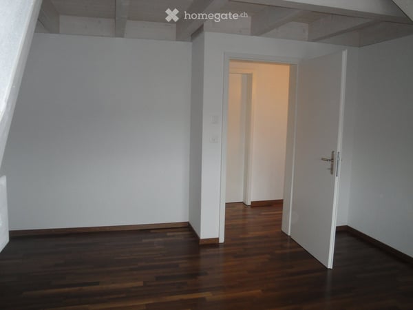 Charmanter 3.5-Zimmer-Hausteil mit separatem Eingang und zwei Aussenparkplätzen 9