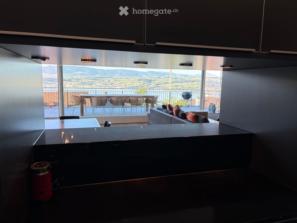 Spacious 8-Room Family Home with Lake Views in Uetikon am See 17