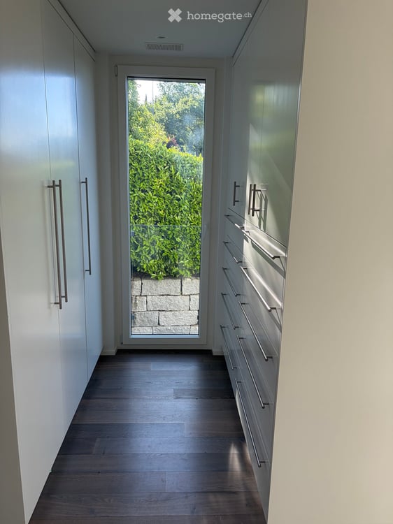 Spacious 8-Room Family Home with Lake Views in Uetikon am See 21