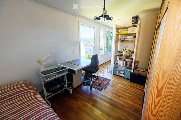 Helle 3.5-Zimmer-Wohnung mit Loggia und Cheminée im Dahlienpark in Unterengstringen 10