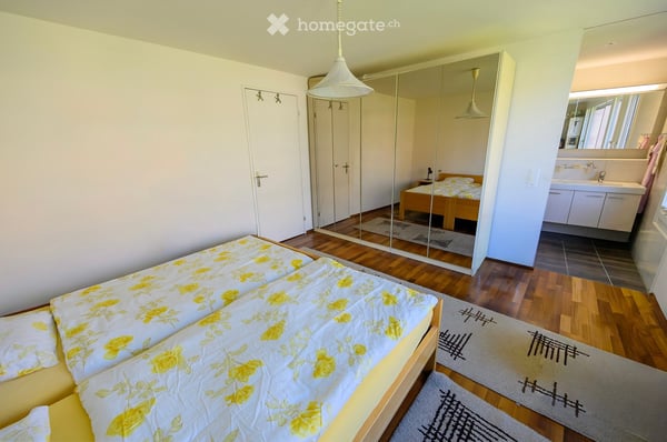 Helle 3.5-Zimmer-Wohnung mit Loggia und Cheminée im Dahlienpark in Unterengstringen 9
