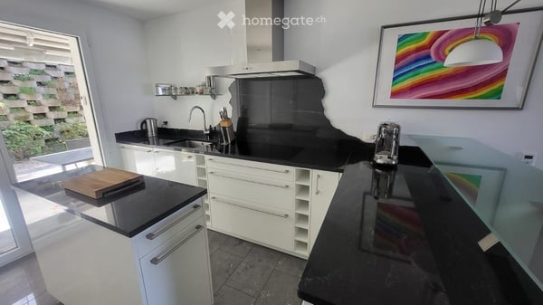 Terrassenwohnung mit Pool in einer 6-Partei Eigentumswohnanlage mit 180° See und Bergsicht in Gerra 14