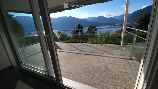 Terrassenwohnung mit Pool in einer 6-Partei Eigentumswohnanlage mit 180° See und Bergsicht in Gerra 4